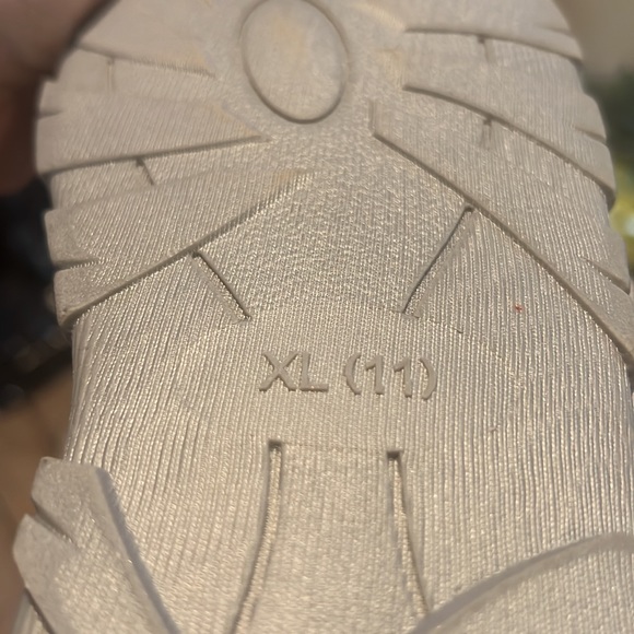 SOLE MATES Womens Fuzzy Criss Cross Slippers - Picture 6 of 6